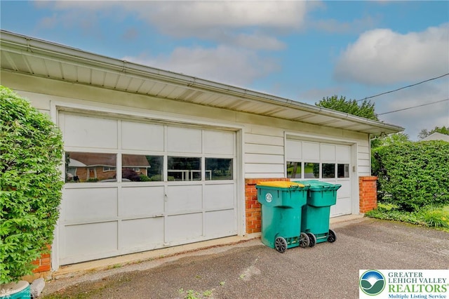 3609 Erie St, Palmer Twp, PA 18045 - view of garage
