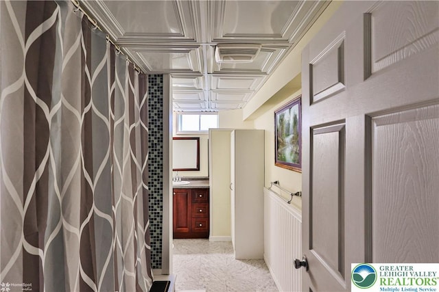 10 Windrift Ct, Easton, PA 18045 - full bathroom featuring vanity and a shower with shower curtain