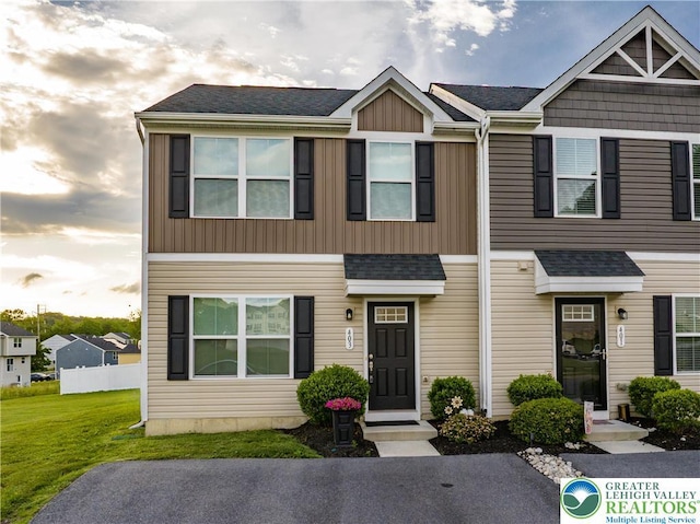 403 Lock Dr, Allen Twp, PA 18067 - view of property featuring a front yard and a shingled roof
