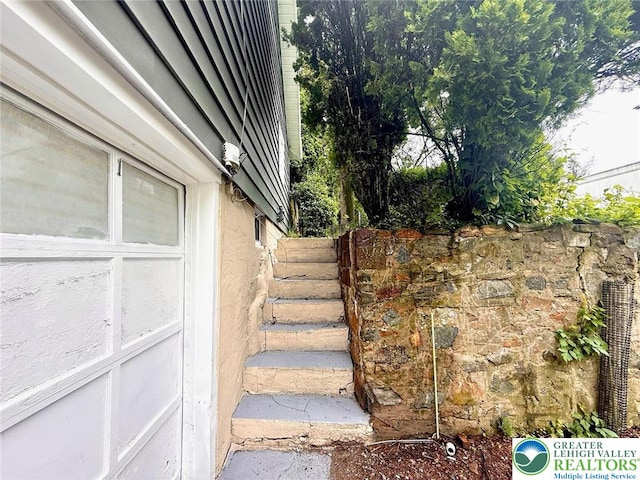 737 Frost Hollow Rd, Easton, PA 18040 - view of stairway
