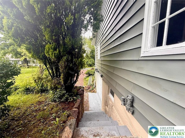 737 Frost Hollow Rd, Easton, PA 18040 - view of staircase