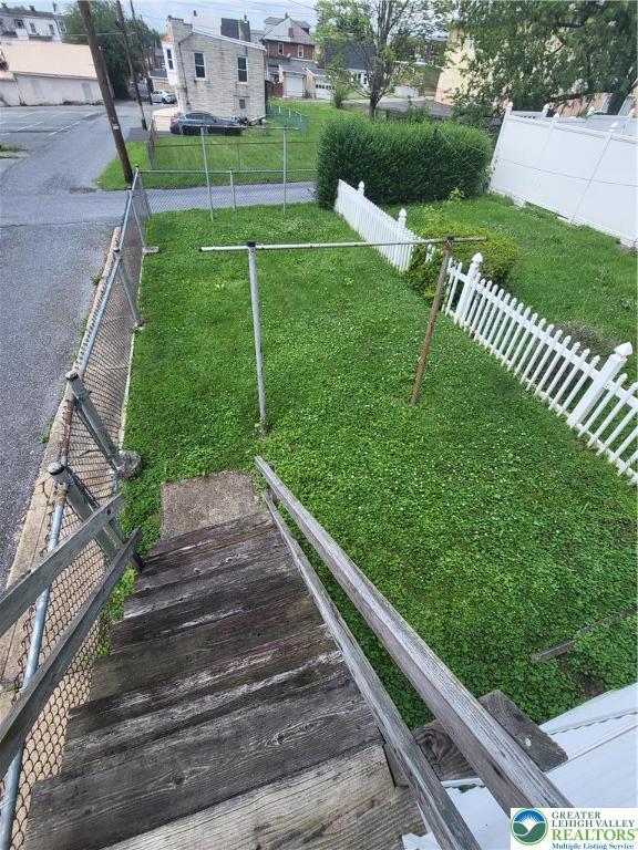 419 E Walnut St, Allentown City, PA 18109 - view of yard featuring a residential view
