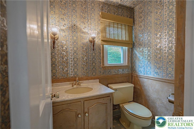 1265 Clearview Cir, Lower Macungie Twp, PA 18103 - bathroom featuring wallpapered walls and vanity
