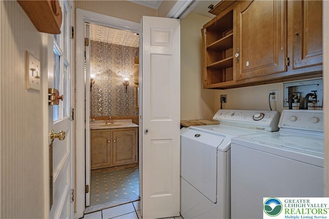 1265 Clearview Cir, Lower Macungie Twp, PA 18103 - laundry room with cabinet space, wallpapered walls, and washing machine and clothes dryer