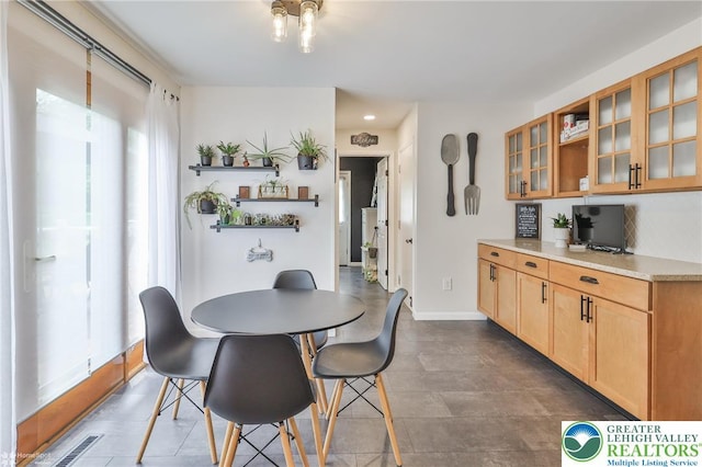 1925 Peach Tree Ln, Lower Saucon Twp, PA 18015 - dining space featuring baseboards