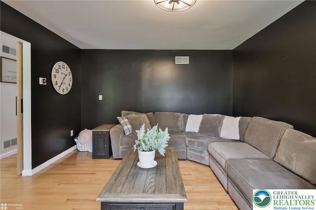 1925 Peach Tree Ln, Lower Saucon Twp, PA 18015 - living room with light wood-style flooring