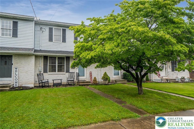 468 E 9th St, Northampton Boro, PA 18067 - view of property featuring a front yard