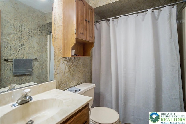 468 E 9th St, Northampton Boro, PA 18067 - bathroom with wallpapered walls, vanity, and curtained shower