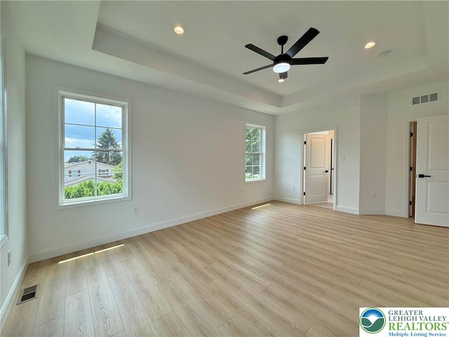3631 Oak Ridge Dr, Washington Twp, PA 18080 - unfurnished room with a raised ceiling, light wood-type flooring, a ceiling fan, and recessed lighting