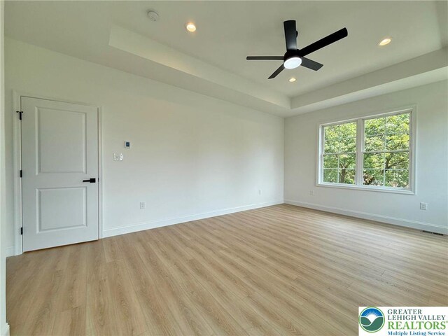3631 Oak Ridge Dr, Washington Twp, PA 18080 - spare room with a raised ceiling, a ceiling fan, light wood-type flooring, and recessed lighting
