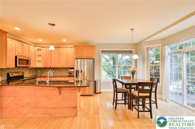 780 Ramblewood Dr, Forks Twp, PA 18040 - kitchen featuring appliances with stainless steel finishes, healthy amount of natural light, light wood finished floors, a peninsula, and recessed lighting