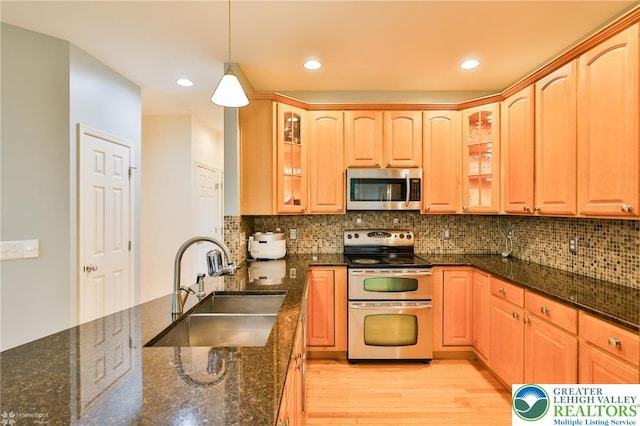 780 Ramblewood Dr, Forks Twp, PA 18040 - kitchen featuring appliances with stainless steel finishes, hanging light fixtures, dark stone countertops, and recessed lighting