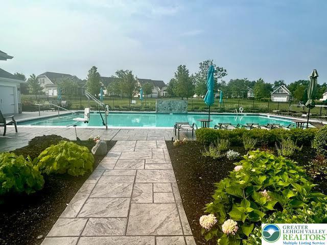 1051 Resolution Dr, Hanover Twp, PA 18017 - view of community pool