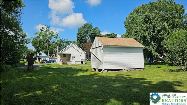 532 Oakwood St, Palmer Twp, PA 18045 - view of green lawn with a storage shed