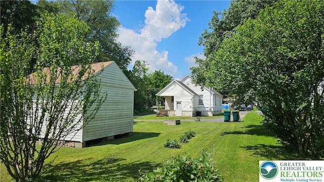 532 Oakwood St, Palmer Twp, PA 18045 - view of grassy yard featuring an outbuilding