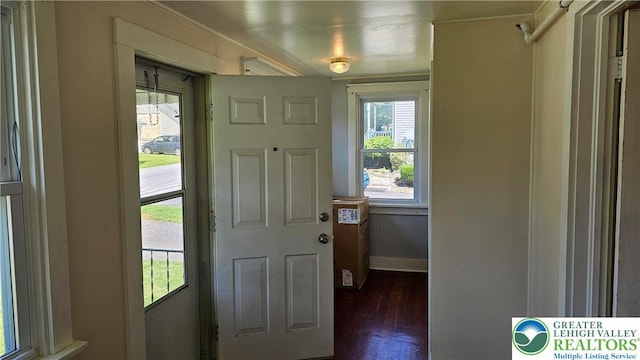 532 Oakwood St, Palmer Twp, PA 18045 - foyer entrance with dark wood-style floors and baseboards