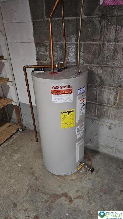 532 Oakwood St, Palmer Twp, PA 18045 - utility room with water heater