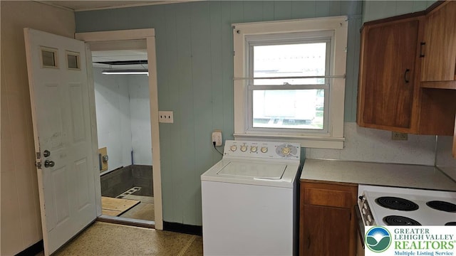 532 Oakwood St, Palmer Twp, PA 18045 - washroom featuring washer / dryer