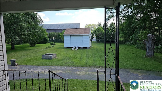 532 Oakwood St, Palmer Twp, PA 18045 - view of yard featuring a shed
