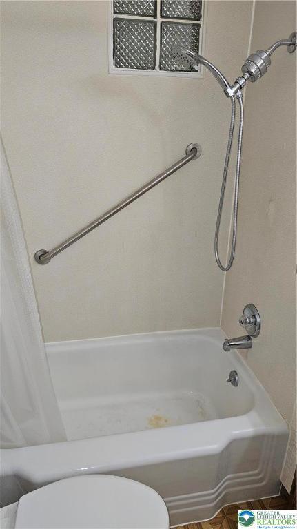 532 Oakwood St, Palmer Twp, PA 18045 - full bath with toilet and shower / tub combo