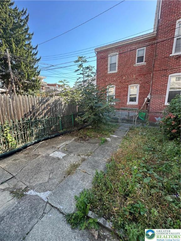 172 Tilghman St, Allentown City, PA 18102 - view of yard