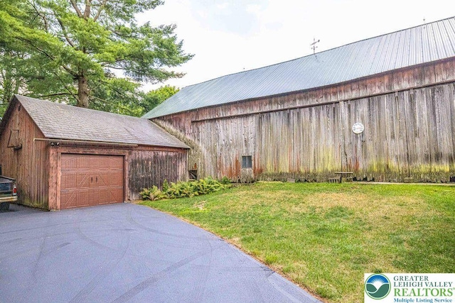 909 Interchange Rd, Polk Twp, PA 18333 - view of side of home with an outbuilding, a lawn, and driveway