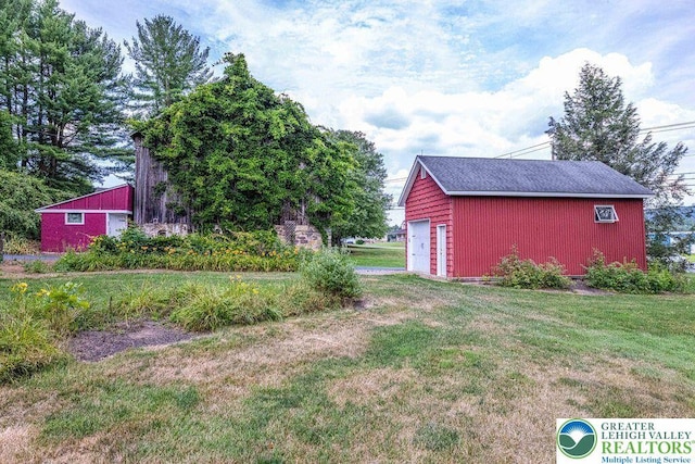 909 Interchange Rd, Polk Twp, PA 18333 - view of green lawn featuring an outbuilding and a detached garage