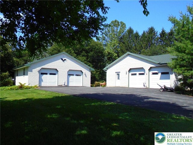 2546 Wehr Mill Rd, South Whitehall Twp, PA 18069 - detached garage with view of wooded area