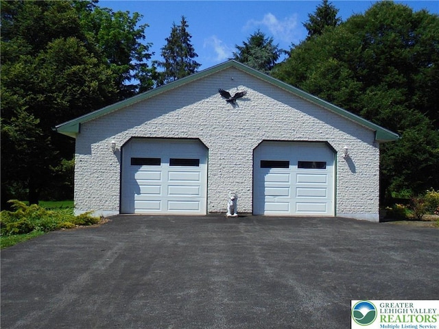 2546 Wehr Mill Rd, South Whitehall Twp, PA 18069 - view of detached garage