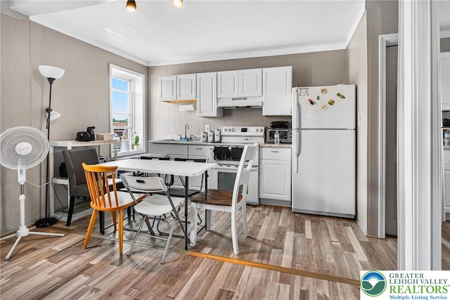 624 N Maxwell St, Allentown City, PA 18109 - kitchen featuring white appliances, under cabinet range hood, light wood-type flooring, crown molding, and light countertops