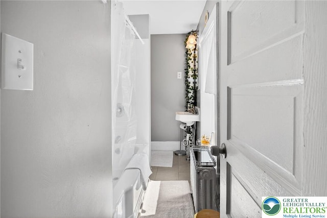 624 N Maxwell St, Allentown City, PA 18109 - full bathroom featuring tile patterned floors and shower / bath combo with shower curtain