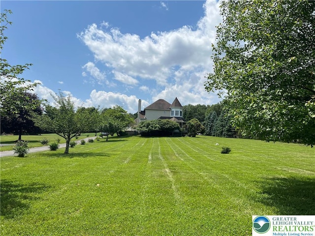 106 Lynx Ln, Chestnuthill Twp, PA 18330 - view of grassy yard