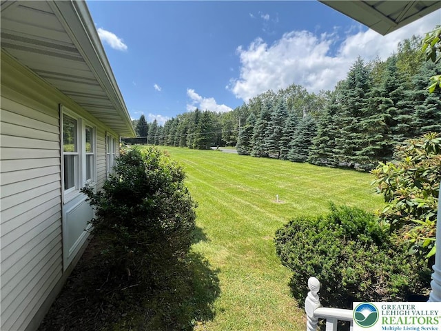 106 Lynx Ln, Chestnuthill Twp, PA 18330 - view of grassy yard with a wooded view