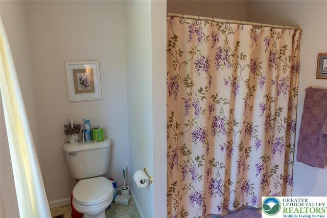 104 Garden Ct, Emmaus Boro, PA 18049 - full bathroom with toilet and a shower with shower curtain
