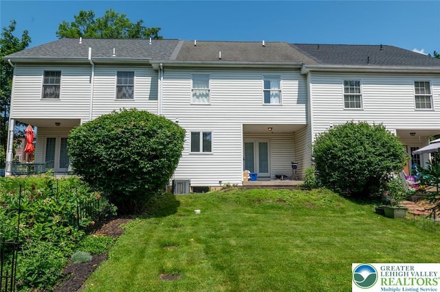 104 Garden Ct, Emmaus Boro, PA 18049 - back of property with a lawn