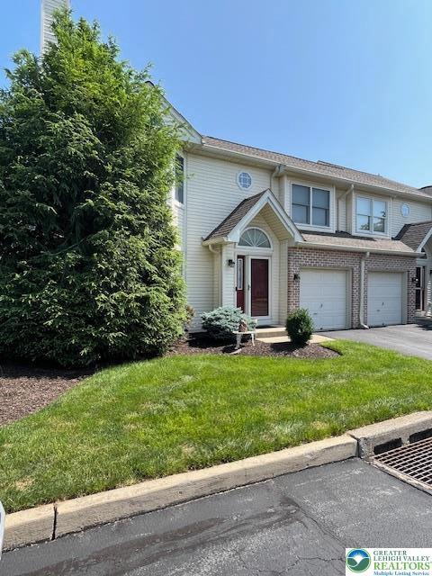 255 Ridings Cir, Macungie Boro, PA 18062 - multi unit property featuring driveway, an attached garage, and a front yard