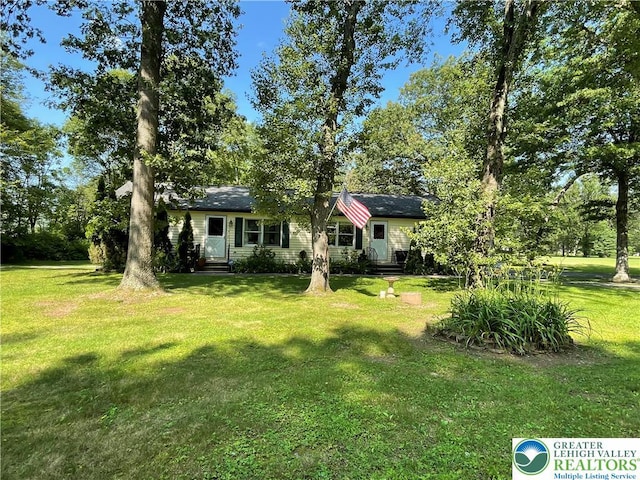 849 Weir Lake Rd, Chestnuthill Twp, PA 18058 - view of front of home with a front lawn and entry steps
