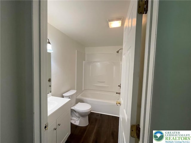 849 Weir Lake Rd, Chestnuthill Twp, PA 18058 - bathroom with vanity, wood finished floors, and shower / tub combination