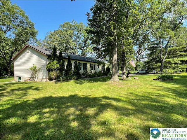 849 Weir Lake Rd, Chestnuthill Twp, PA 18058 - view of grassy yard