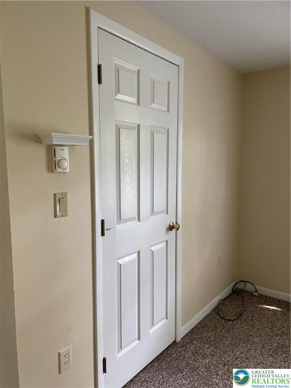 849 Weir Lake Rd, Chestnuthill Twp, PA 18058 - detailed view of carpet and baseboards