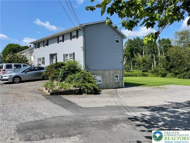 1295 Bunny Ln, Chestnuthill Twp, PA 18322 - view of home's exterior featuring a yard