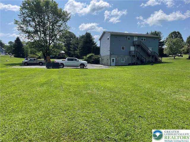 1295 Bunny Ln, Chestnuthill Twp, PA 18322 - view of grassy yard with stairs