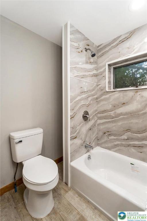 226 Fern St, Jim Thorpe Boro, PA 18229 - full bathroom featuring wood finished floors and shower / bathtub combination