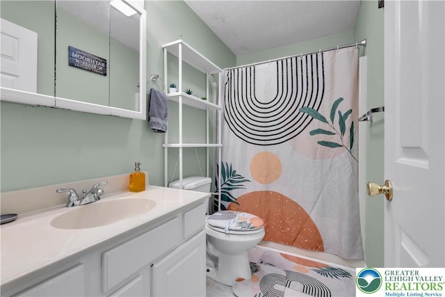 672 Clearview St, Tobyhanna Twp, PA 18334 - full bathroom featuring vanity and a shower with curtain