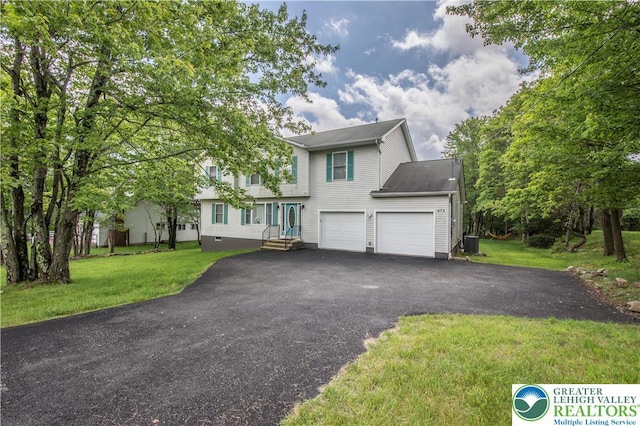 672 Clearview St, Tobyhanna Twp, PA 18334 - view of front of house featuring driveway and a front yard