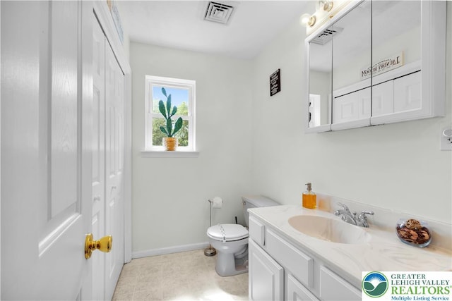 672 Clearview St, Tobyhanna Twp, PA 18334 - half bath with vanity and toilet