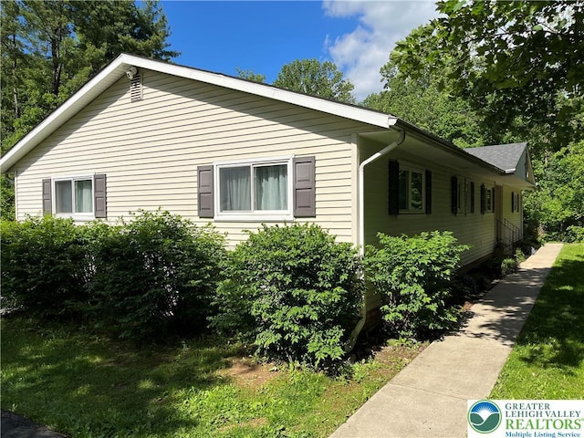 1321 Sheridan Rd, Lower Milford Twp, PA 18036 - view of side of home