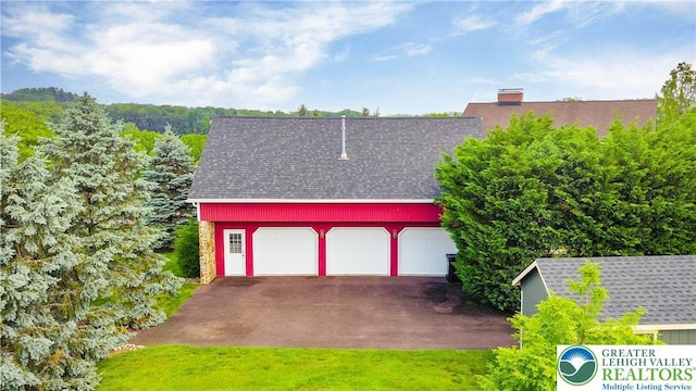 6513 Station Vw, Upper Milford Twp, PA 18092 - view of garage