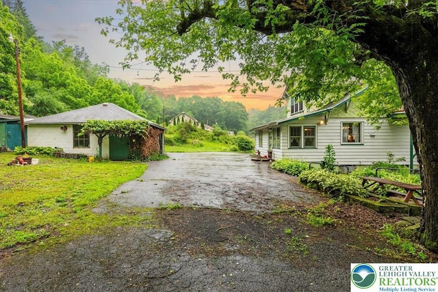 2834 Interchange Rd, Franklin Twp, PA 18235 - view of side of home with driveway and a yard