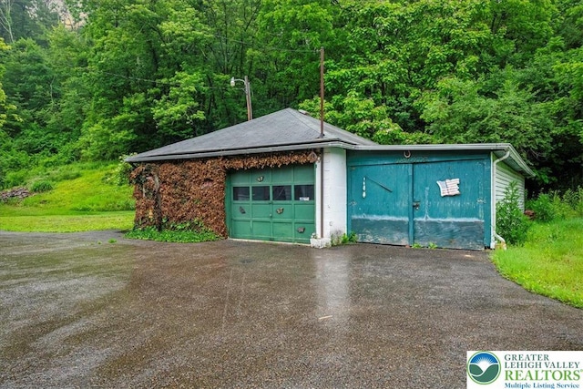 2834 Interchange Rd, Franklin Twp, PA 18235 - detached garage featuring a view of trees